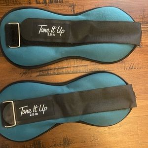 Tone it up ankle weights.  Never used.  2.5 lbs each weight.